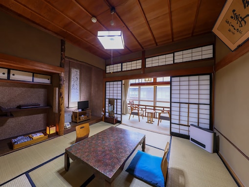 【青森県の人気ホテル】「酸ヶ湯温泉旅館」は総ヒバ造りの巨大な「ヒバ千人風呂」が圧巻