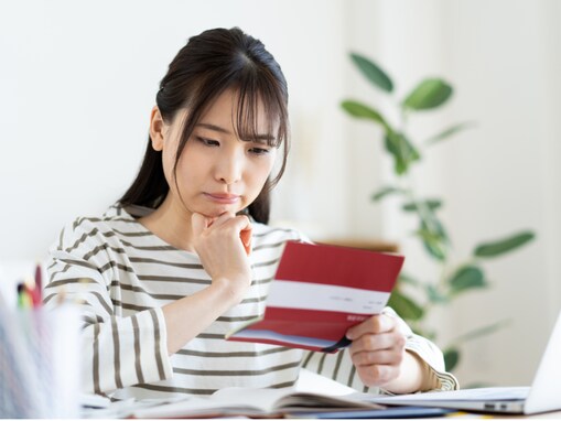 「収入はスズメの涙」38歳女性、年収100万円。持病に悩むWebライター、実家暮らしの家計事情