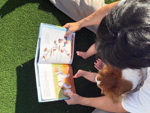 大谷翔平、娘＆デコピンとの家族ショット公開「親子３人幸せな時間ですね」「なんで可愛いおててとあんよ」