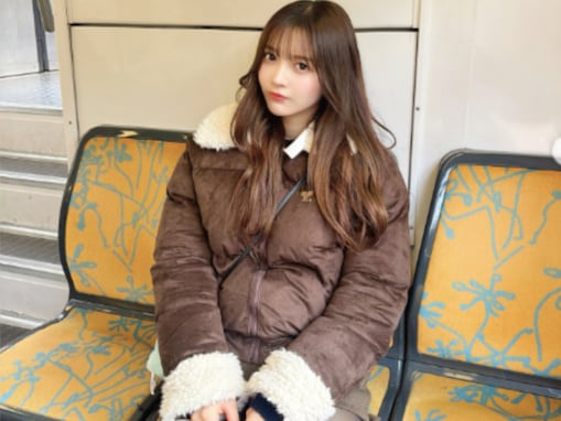 「タイツ正義」黒嵜菜々子、美太もも際立つ超ミニ丈コードに反響「可愛さが異次元なんよ」「いや、可愛いって」