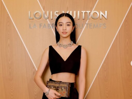 Koki,、ヴィトン展示会にて超ミニ丈トップスでバキバキ美腹筋を披露！ 大胆肌見せの圧巻スタイルに反響