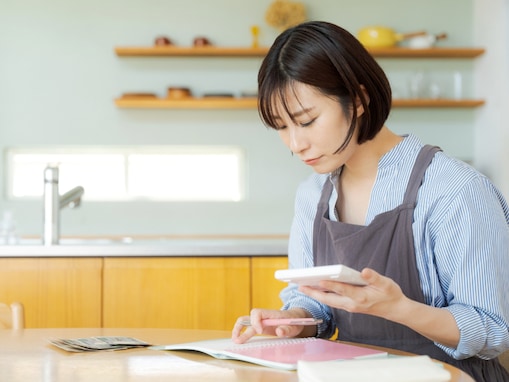 「面白おかしく噂をされる」36歳シングルマザー、年収200万円。「月5万円が精一杯」と話す実家暮らし