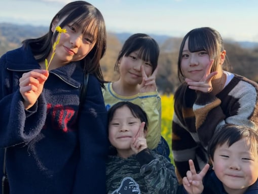 「これは爆美女の予感」人気お笑い芸人、娘の写真公開で「三姉妹がめっちゃ大人」「どんどん美女に」反響