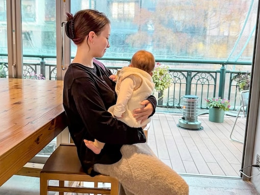 「素敵なママ！」ドーキンズ英里奈、赤ちゃんを抱く優しい母の姿を公開！ 「個人的に大ヒットなので」