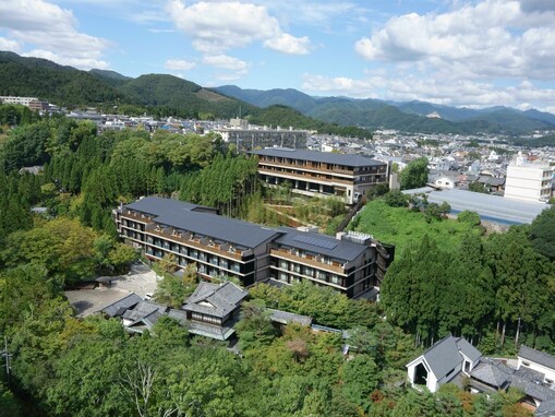 【京都府の人気ホテル】「ホテルハーヴェスト京都鷹峯」は、四季折々の庭園と天然温泉に癒されるリゾート