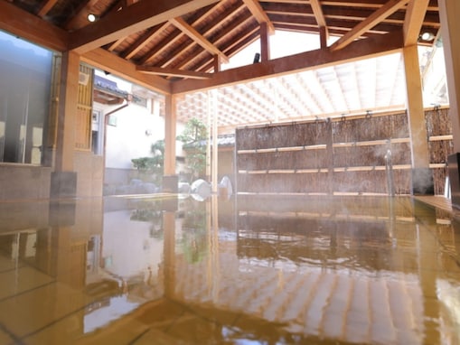 【東京都の人気スーパー銭湯】「東京染井温泉 SAKURA」は和の隠れ家施設。琥珀色の天然温泉でリラックス