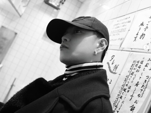 「大福買う姿もサマになる」佐藤健、雪の中“大福”を買う姿に「イケメンでありがとう」「美しい!!」