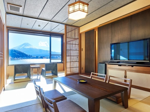 【楽天トラベルセール】「逆さ富士を望む湖畔の絶景宿 湖楽おんやど富士吟景」が今だけ特別価格に！ 富士山と湖の絶景が望める癒しの空間【2月9日】