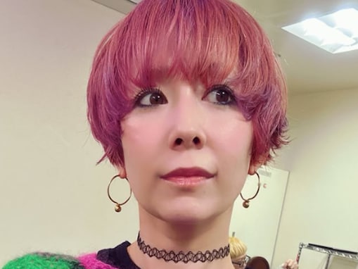 「ギャルみを感じる」木村カエラ、へそ出しショット公開「お腹出せるの凄いなぁ」「スタイリング最高」