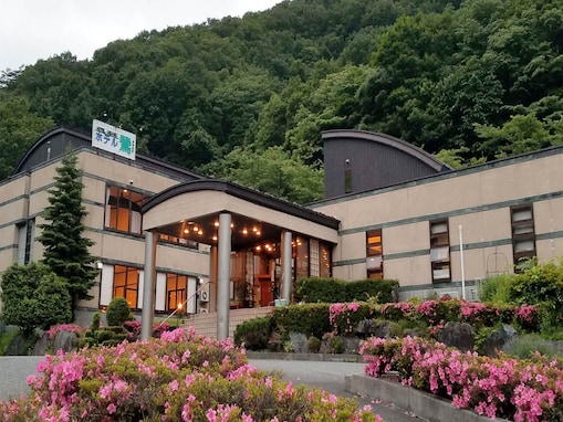 【楽天トラベルセール】「鶯宿温泉 ホテル鶯」が今だけ特別価格に！四季の自然に癒やされる温泉時間【2月10日】