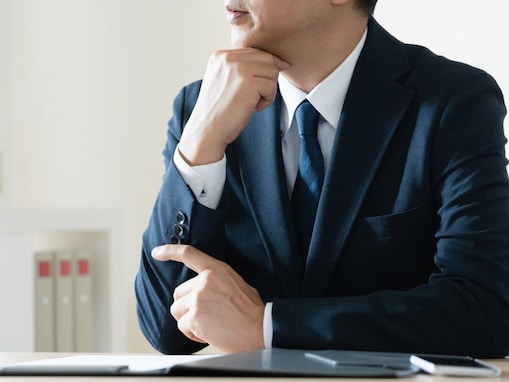 「親の年金が少なく…」55歳男性、年収300万円。「出るに出られない」実家暮らしの家計事情