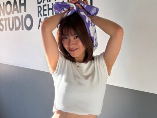 瀧本美織、へそ出しルックで圧巻のスタイル披露！ 細いくびれが際立つ姿の魅力爆発ショット