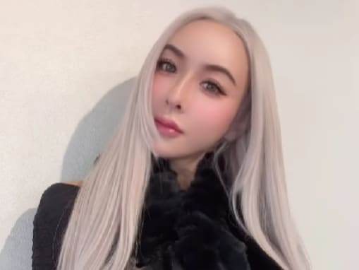 「バービー人形みたい」GENKING.、“10年ぶり”の白髪ショット！ イメチェン姿に反響「最強過ぎ」