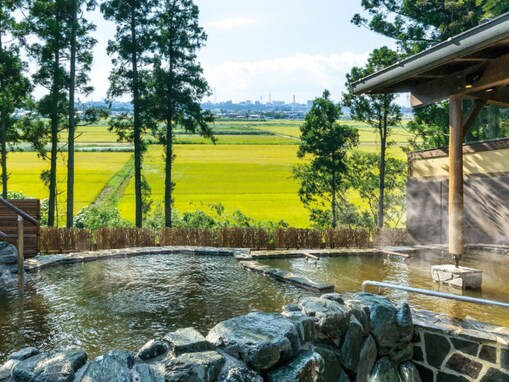 【茨城県の人気スーパー銭湯】「ひたちなか温泉 喜楽里別邸」は静かに大人の休息を楽しめる施設。源泉かけ流しの露天風呂でリラックス