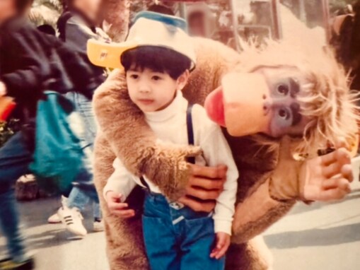 「可愛すぎてビビっちゃう」中間淳太、貴重な幼少期ショットに「小さい時から整ってる」「さすが、おしゃれ」反響