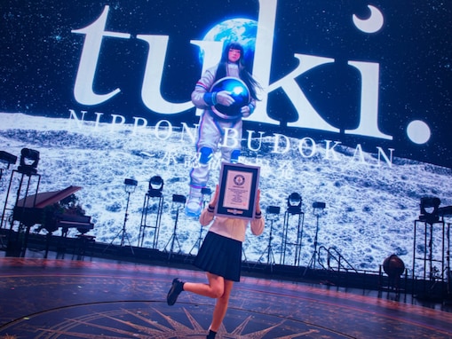 「漫画の主人公超えてる」tuki.、武道館初ライブでギネス認定！ 「伝説の幕開け」「エグすぎて震える」