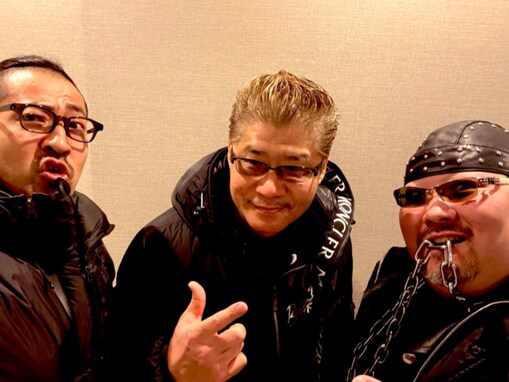 「命だけは…」人気声優スリーショットに反響！ 「Vシネマの俳優のオフショ？」「夜道で会ったらちびる」