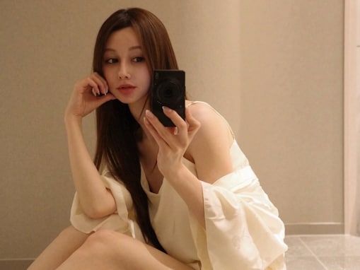 ダレノガレ明美、自撮りショットでギリギリまで美脚を披露！ 透明感あふれる素肌も際立つ姿