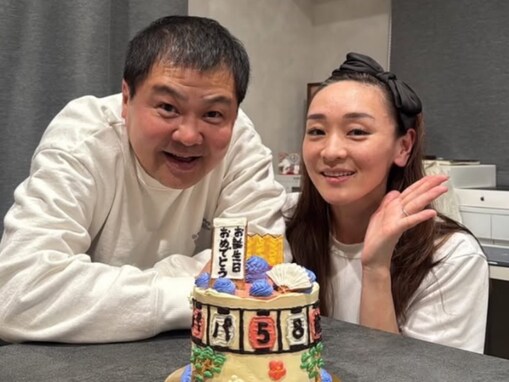 「奥さん綺麗」月亭方正、美人妻との顔出し誕生日ショット公開「こんな可愛い58歳がおるなんて誰が思いまっか」