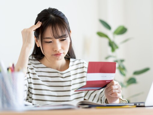 「とてもしんどい」実家暮らし続ける32歳女性、年収250万円。物価高騰の中、親の介護見据える胸中