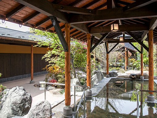【埼玉県の人気スーパー銭湯・温泉】「熊谷天然温泉 花湯スパリゾート」は源泉かけ流しのぜいたくな露天風呂が魅力
