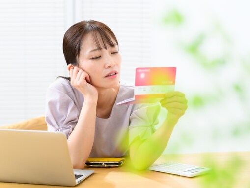 「余裕がない」実家暮らし続ける40歳女性、年収500万円。両親に求める“節約を意識した生活”とは？