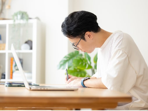 「短期バイトや単発バイトなどが乏しい」40歳男性、年収150万円。“肩身が狭い”中で実家暮らしを続ける理由