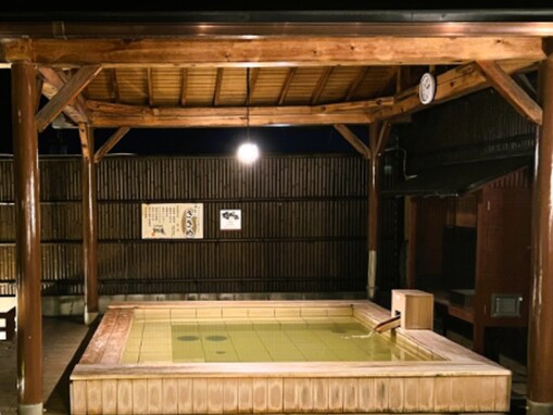 【大阪府の人気スーパー銭湯】「虹の湯 二色の浜店」は天然温泉と多彩な湯船が楽しめる施設。開放的な露天風呂でリラックス