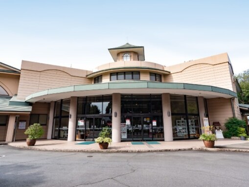 【埼玉県の人気日帰り温泉】「天然温泉 花鳥風月」は“豚のテーマパーク”に隣接する癒やしのリゾート施設。露天風呂でリラックス