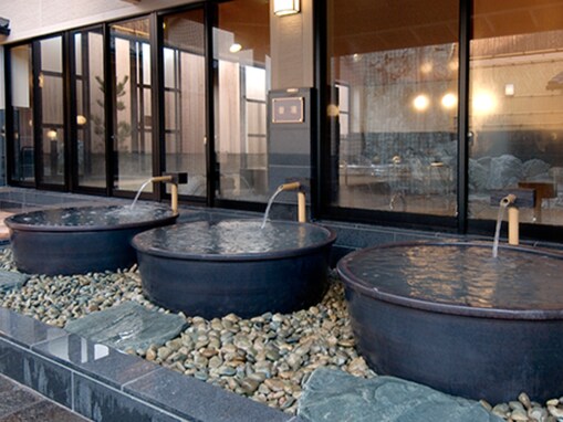 【大阪府の人気スーパー銭湯】「ユーバスRoyal 高井田店」は源泉かけ流しの天然温泉が自慢。サウナ設備も充実