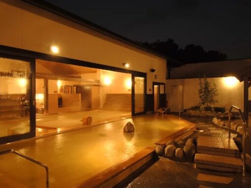 【兵庫県の人気スーパー銭湯】「天然温泉 湯庵」は“金の湯”が楽しめる施設。源泉かけ流しでリラックス