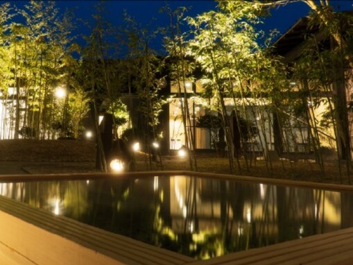 【兵庫県の人気スーパー銭湯】「有馬街道温泉 すずらんの湯」は四季の自然に囲まれた癒やし施設。神戸最大級の露天風呂でリラックス