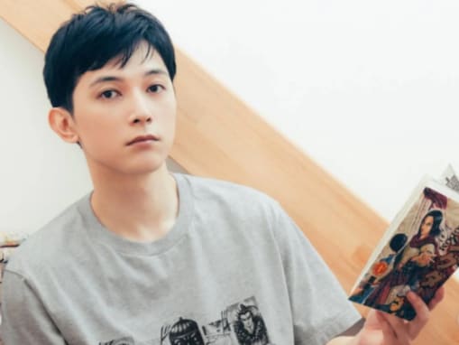 「顔がヴィトン」吉沢亮、マンガT姿のモデルショットに反響！ 「UTと思えん神顔」「顔良すぎワロタ」