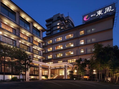 【福島県の人気ホテル】「会津・東山温泉 御宿 東鳳」は絶景露天風呂と郷土料理バイキングが魅力