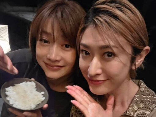 「どんだけ綺麗な2人やねん」山田優＆ヨンア、子連れ旅行ショット公開！ 美脚際立つ姿も「ゴールデンコンビ」