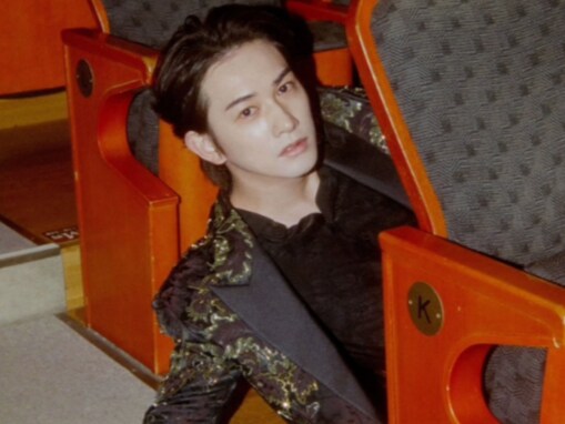 「どうなってんのw」町田啓太、個性的過ぎるモデルショットに反響！ 「町田さんタワーに負けてない」