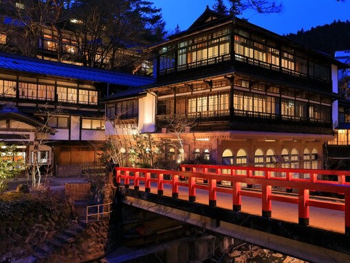 【群馬県】「大きな観光地ほど混雑せず……」レトロな魅力にあふれた「四万温泉」とは？