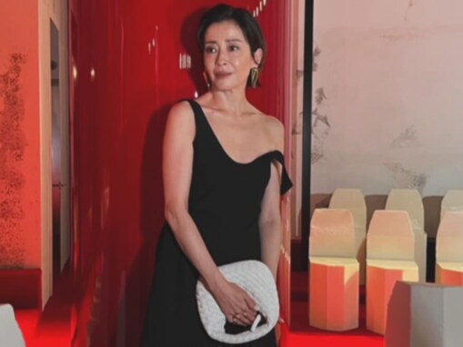 宮沢りえ、ドレスが脱げそうな？ 色気のある姿を披露！ 海外でのオフショット「まさに究極の芸術」