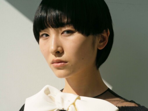 「Adoさん以上の衝撃」新しい学校のリーダーズ・SUZUKA、“初めて制服を脱ぐ”姿に反響「別人みたい」