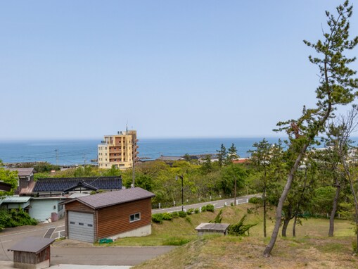 【新潟県】「ゆっくりと温まりたい…」日本海の絶景を満喫できる「鵜の浜温泉」の魅力とは？