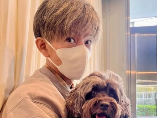 木村拓哉、前髪下したレアなプライベートショット披露！ 愛犬を抱く姿「打ち合わせの前に出動してきました」