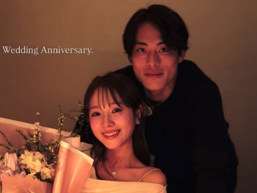 「美男美女すぎます！」美人モデル＆イケメンJリーガー夫、結婚1周年ショット公開「写真が素敵すぎて」