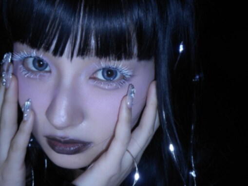 「美魔女ですね」吉川愛、別人級ショットにファン驚愕！ 「誰ですか？？」「お人形さんみたい」