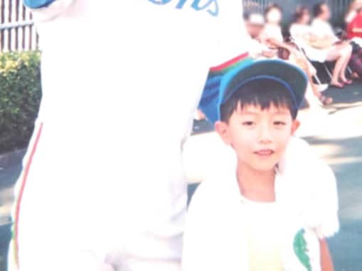 「愛おしすぎて滅」河合郁人、レアな幼少期ショットに「面影ある〜」「写真の質感もエモいね」反響！