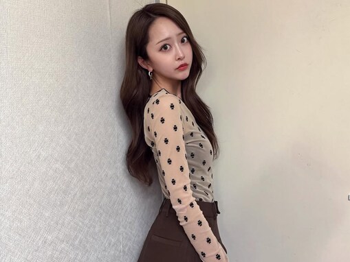 「4枚目が可愛い過ぎた」みりちゃむ、“珍しくスカート”で美脚披露「ほっそぃー」「超めちゃくちゃ天使」