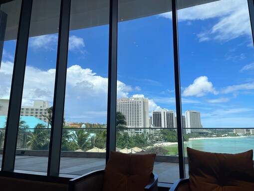 【グアムで泊まってよかった】「ザ ツバキ タワー」は、グアムの空と海を独占する全室オーシャンフロント。開放感あふれる最新の贅沢を