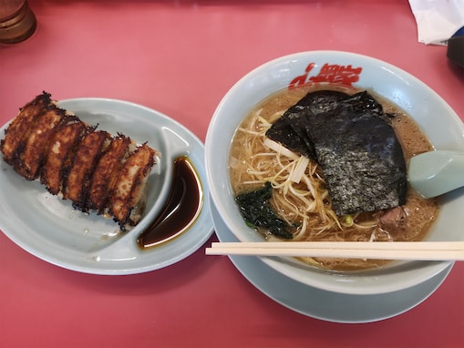 「ラーメン山岡家」大人気の背景に「深夜ドライブ」マーケット？ 脅威のバズりの理由は味だけではなかった