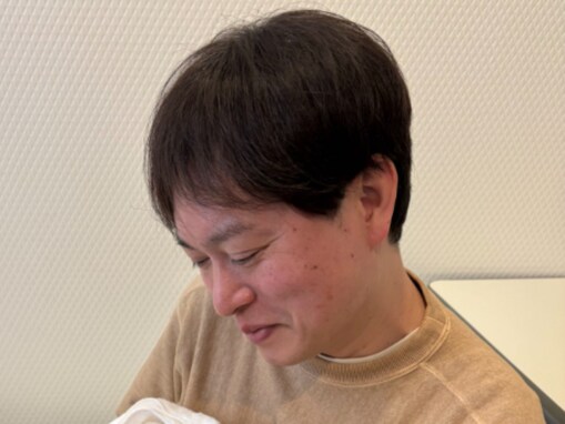 「産まれた〜す」お笑い芸人、第2子誕生を報告！ 「おめでと～す」「お父さんて言うよりお母さん顔」