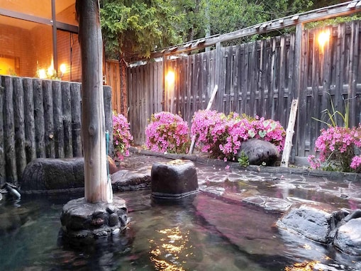 【楽天トラベルセール】「鶯宿温泉 ホテル鶯」が今だけ特別価格に！客室から四季の自然を望む癒し宿【3月9日】