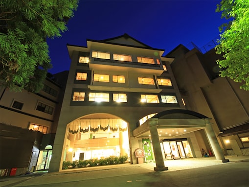 【福島県の人気ホテル】「会津東山温泉 くつろぎ宿 新滝」は、4種の源泉かけ流しを湯巡りで楽しむ宿